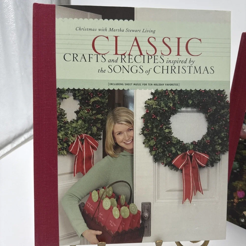 Lot Of 2 Christmas With Martha Stewart Living Classic Crafts & Recipes Holidays